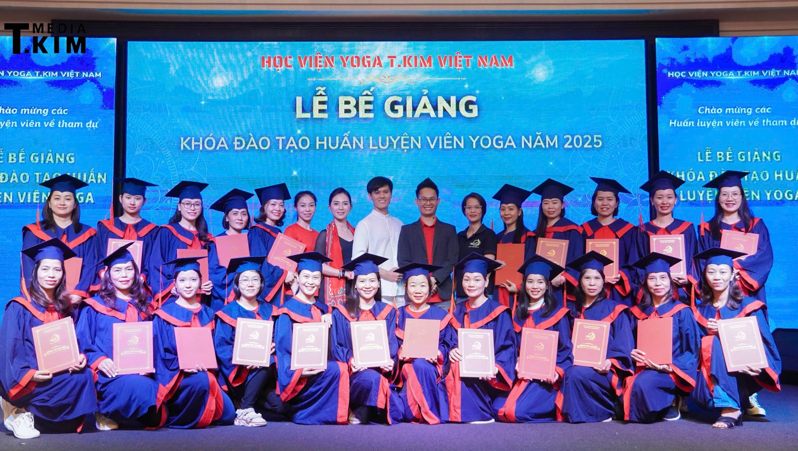 Lễ bế giảng khoá đào tạo huấn luyện viên yoga năm 2025 của Học viện Yoga T.Kim Việt Nam